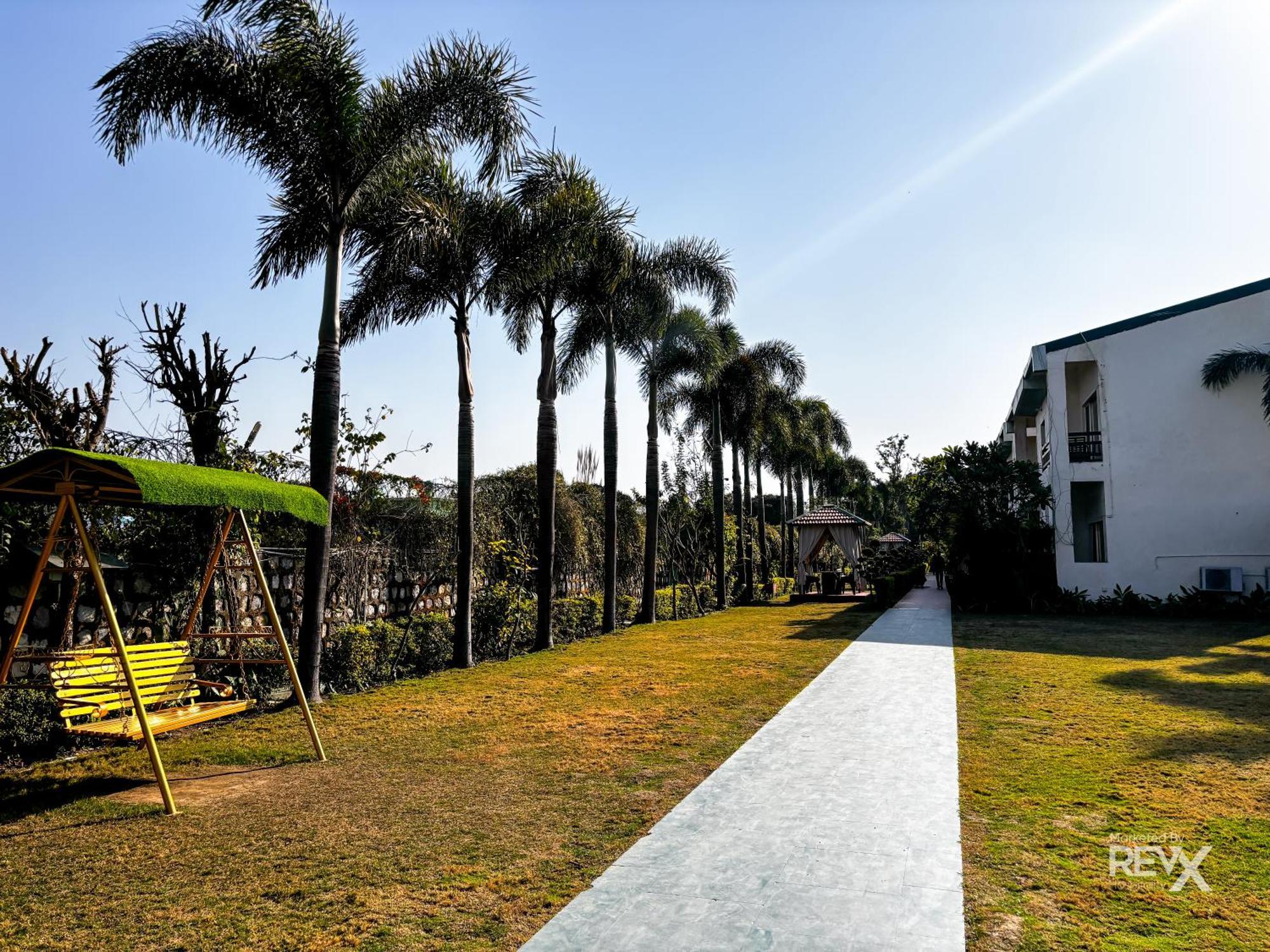 The Neeraj River Forest Resort Ayurvedic Wellness Center ริชิเคช ภายนอก รูปภาพ