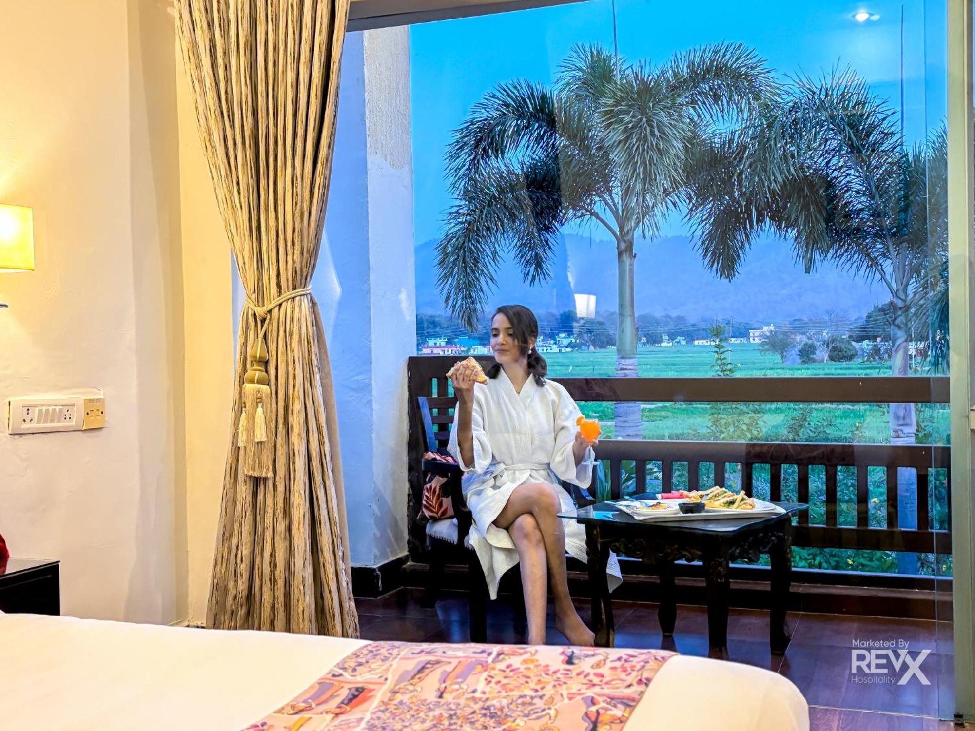 The Neeraj River Forest Resort Ayurvedic Wellness Center ริชิเคช ภายนอก รูปภาพ