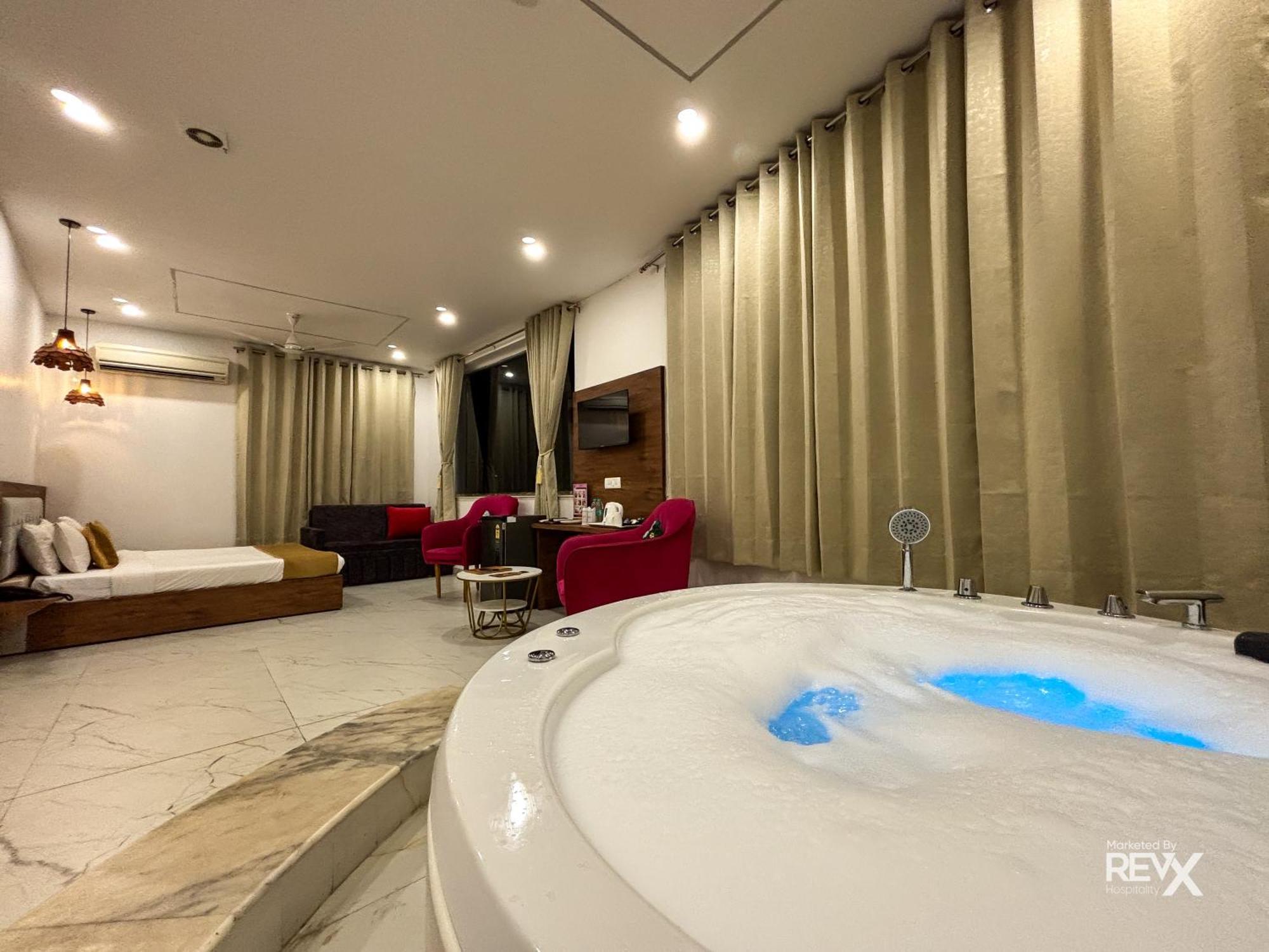 The Neeraj River Forest Resort Ayurvedic Wellness Center ริชิเคช ภายนอก รูปภาพ